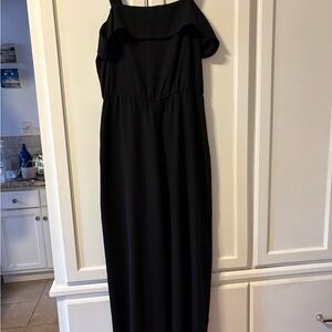 Stylish Black jumpsuite with shoulder straps.